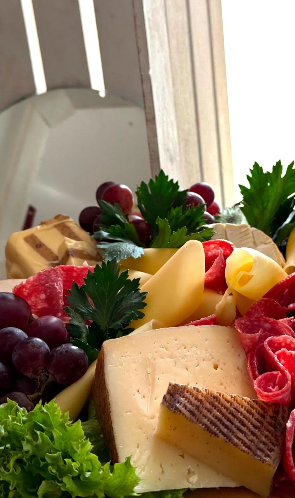 Deska serów przygotowana przez Restaurację Pod Czarnym Bocianem w Rogowie